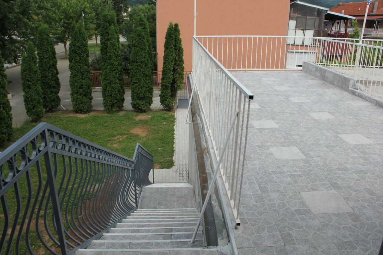 Apartman Kej Pirot Exterior foto